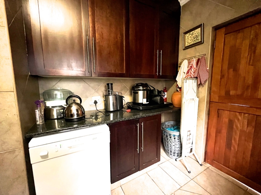 5 Bedroom Property for Sale in Birdwood Estate North West
